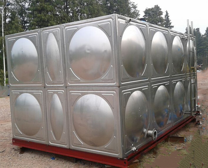 生活與消防不銹鋼水箱在應(yīng)用上有何不同？