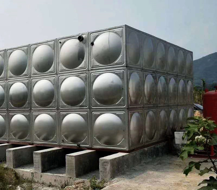 不銹鋼水箱現(xiàn)場(chǎng)制作過程