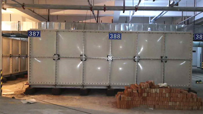 養(yǎng)殖場(chǎng)用的玻璃鋼水箱