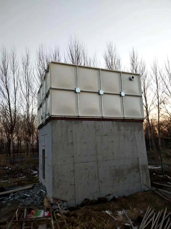 同樣噸位的玻璃鋼水箱價格是有差別的