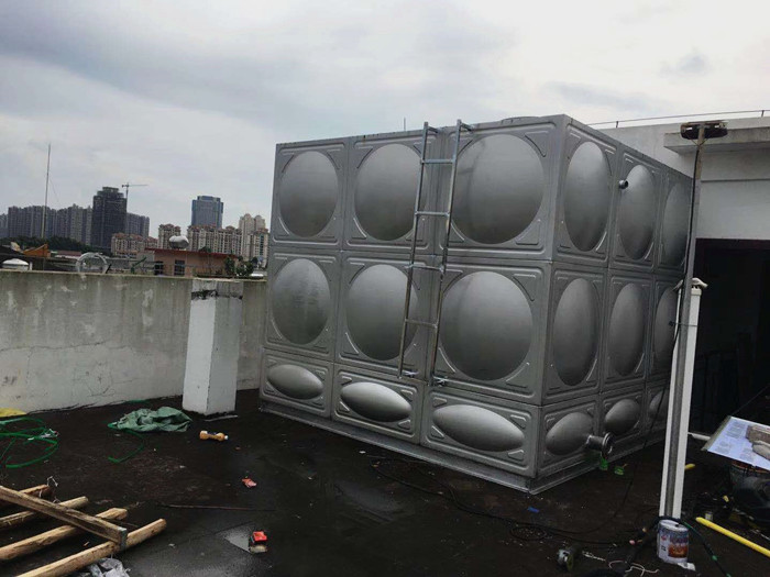 不銹鋼水箱的安裝調(diào)試及清理