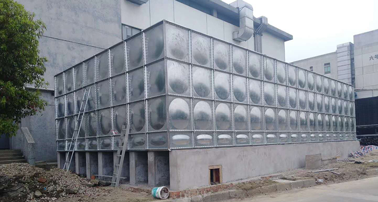 為什么鍍鋅水箱會(huì)取代鋼筋混凝土水箱呢？